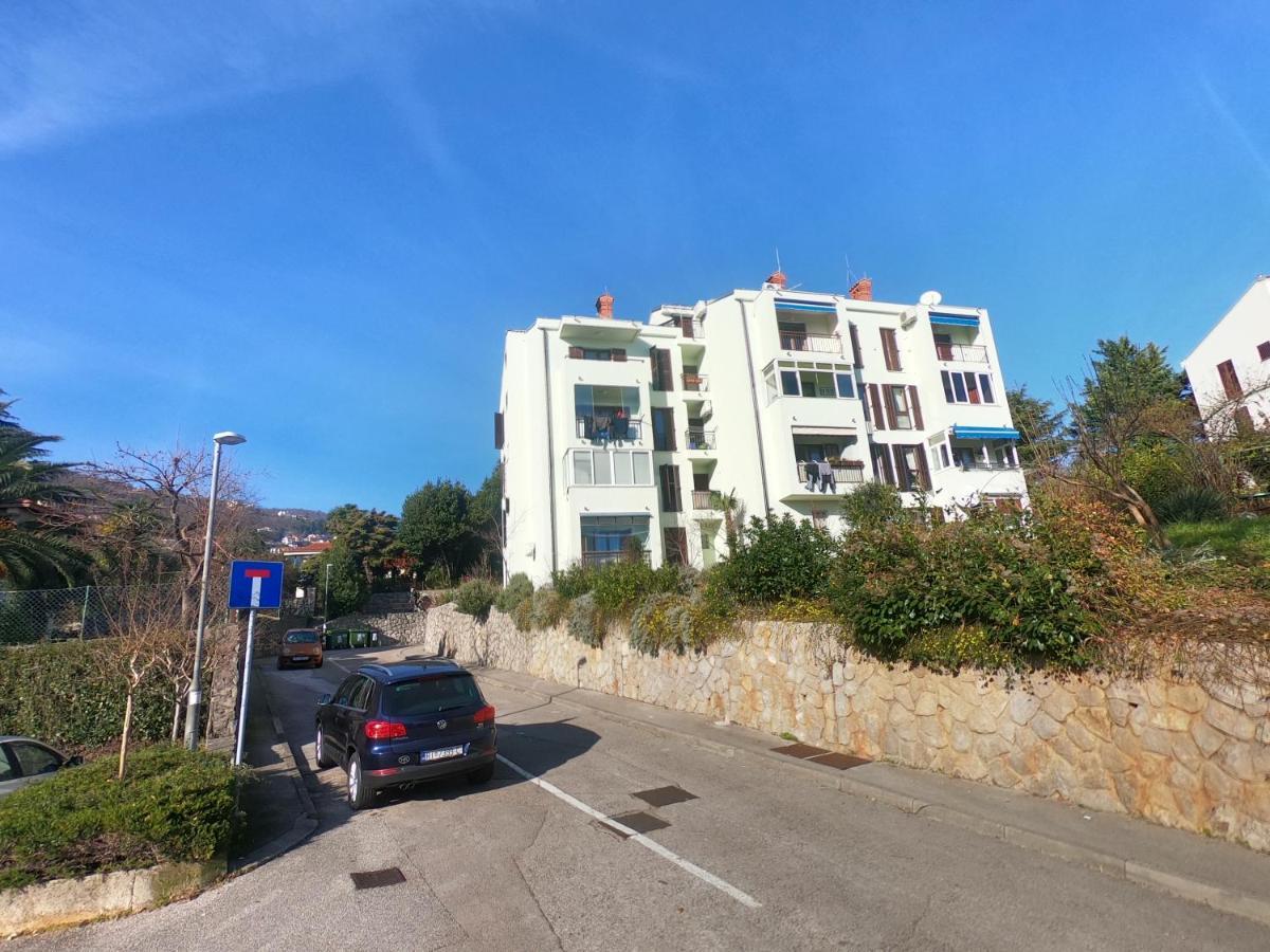 Apartman Doris Lovran Eksteriør bilde